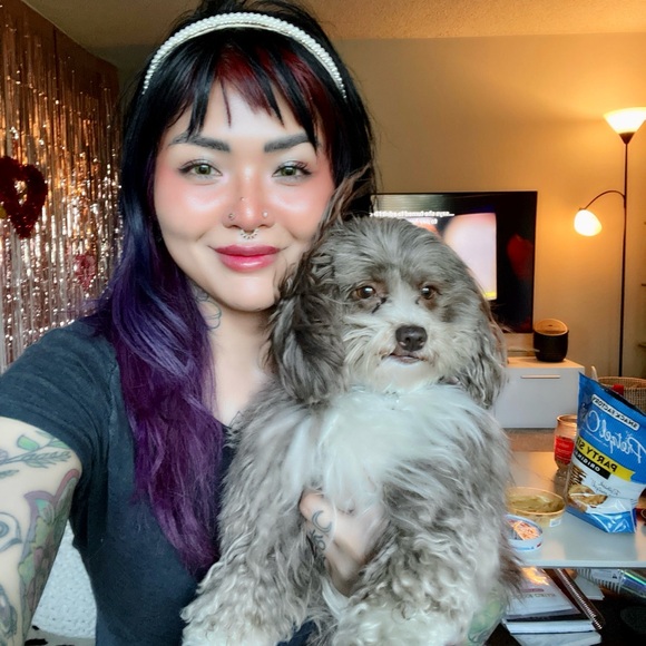 Meet the seller - Lorraine 👽 - Picture 2 of 6